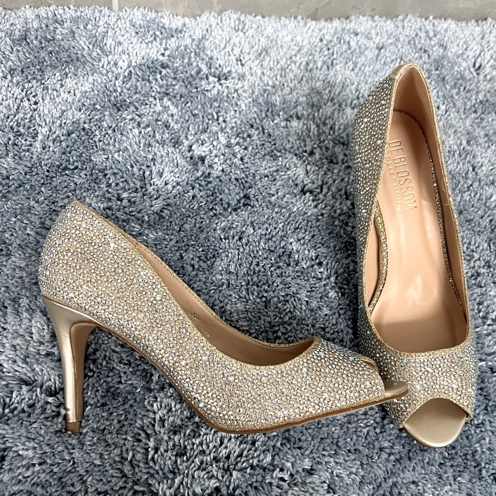 DeBlossom Collection Jolie -2 in Nude, size 8.5 NWT